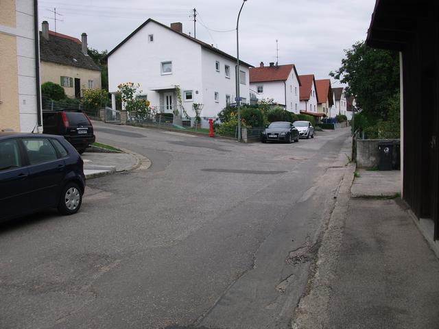 Vorher – Nachher: So sieht die Pfaffenhofener Straße Kreuzloh jetzt aus | Foto: Foto und Bearbeitung: WipflerPLAN