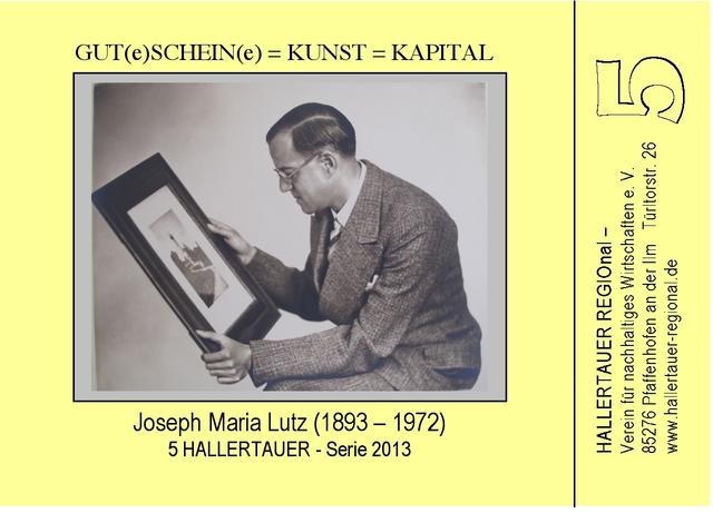 Joseph Maria Lutz als junger Dichter 
Der Heimatdichter und Pfaffenhofener Ehrenbürger Joseph Maria Lutz (1893-1972) betrachtet in jungen Jahren gedankenversunken ein Bild, auf dem eine Kirche und ein schmaler zu ihr führender Weg zu erkennen sind. Mit bekannten Stücken „Wie der Brandner Kaspar schaut ins Paradies“ oder „Der Geisterbräu“ wurde Lutz überregional bekannt und korrespondierte sogar mit Literaten wie Thomas Mann oder der Nobelpreisträgerin Pearl S. Buck. 
Text: A. Sauer