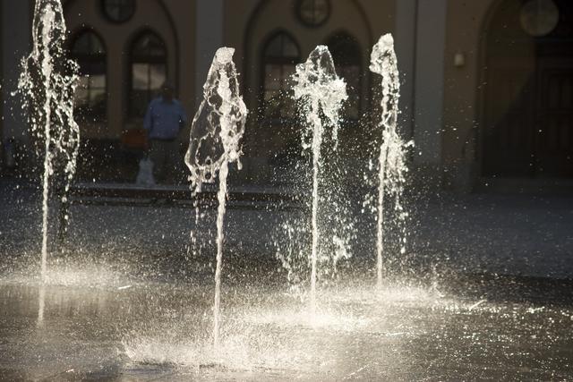 Das beliebte Wasserspiel vor dem Rathaus enstand nach Bürgerideen.
