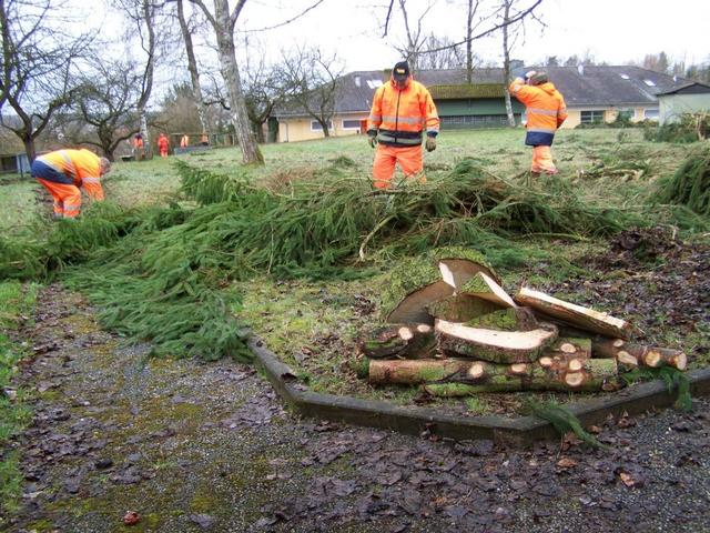 Fleißig Fleißig! Bauhofmitarbeiter beim Räumeinsatz. Danke!