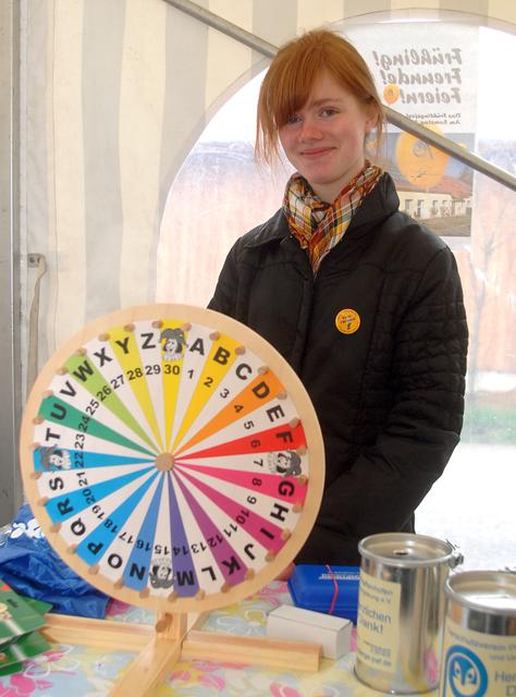 Halb vereist aber eisern hielt Samira am Glückrad die Stellung