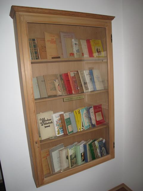 Originalausgaben verschiedener Werke von Lutz aus mehreren Jahrzehnten