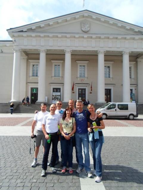 Ankunft in Vilnius vor dem Rathaus