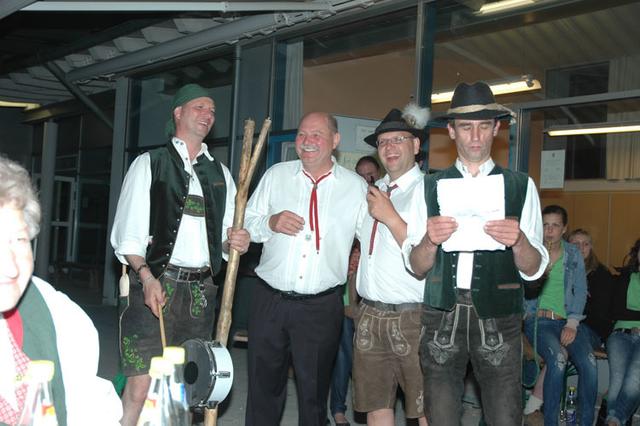 Die beiden Schützenmeister hatten bei den vorgetragenen Gstanzeln viel zu Lachen