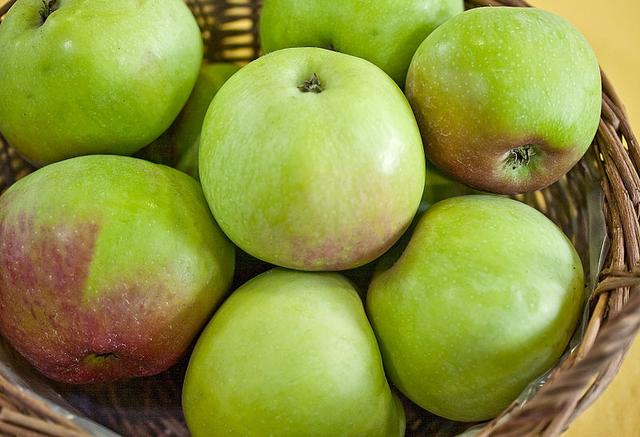 Fotografie von Korbiniansäpfeln. Vom Pomologen und Apfelpfarrer Korbinian Aigner als KZ 3 getauft.