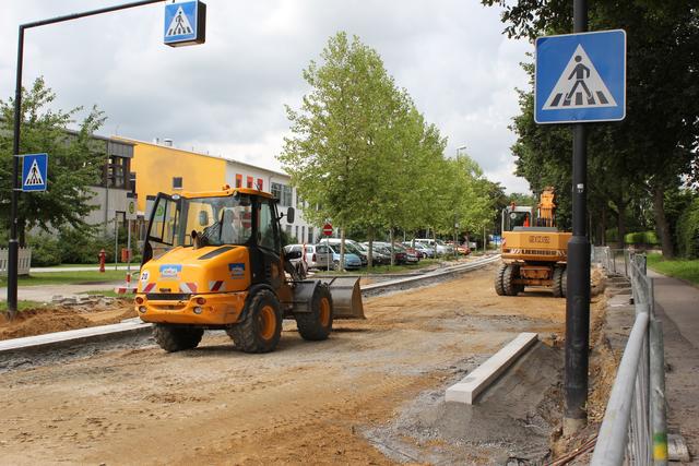 Die Bauarbeiten an der Scheyerer Straße – hier in Höhe des Heilpädagogischen Zentrums – machen sehr gute Fortschritte.