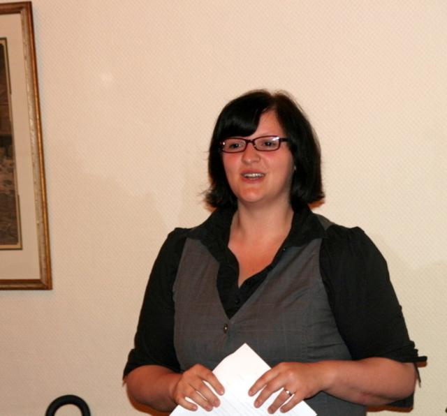 Martha Martzak-Görike - unsere Chorleiterin bei ihrem Bericht in der Generalversammlung