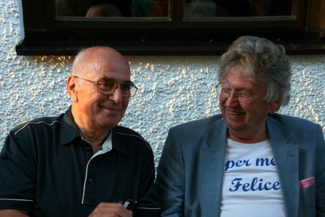 Helmut Stadler (links) und Felix Gary wurden für langjährige Mitgliedschaft ausgezeichnet.