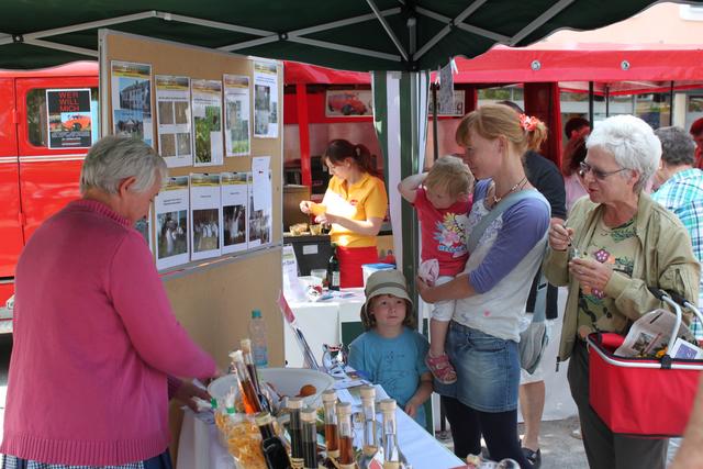 Brigitte Schiechl vom Schusterhof in Reichertshausen vermarktet Geflügel und Eier