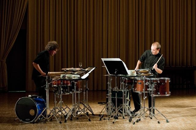 Das Percussion-Duo "Drumartica"