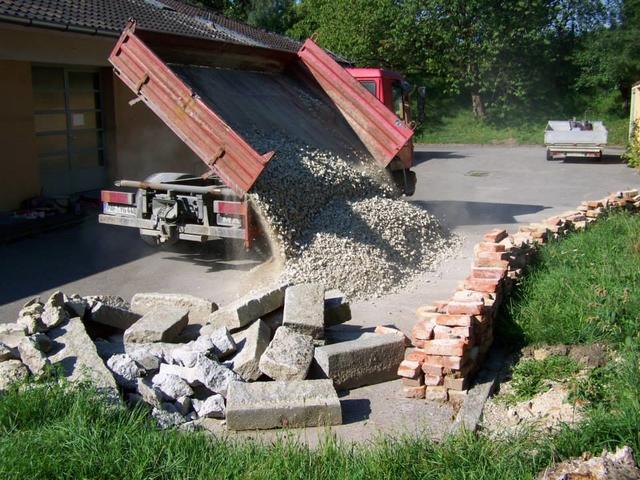 InterKulturGarten Pfaffenhofen an der Ilm: Anlieferung einer Materialspende der Firma Knorr. Wir danken!