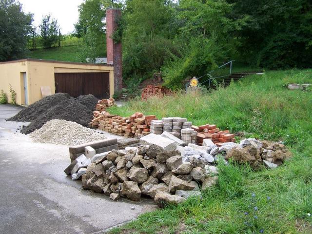 InterKulturGarten Pfaffenhofen an der Ilm: Das Materiallager füllt sich! Weitere Materialspenden werden aber immer noch gerne angenommen!