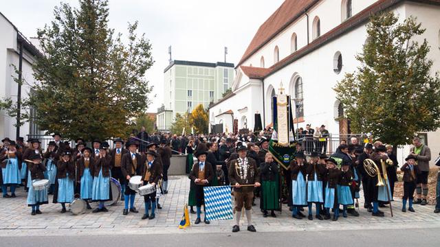 Musikalisch wurde die Kirche, der Festzug und das anschliessende Fest im Stockerstadl durch die Stadtkapelle Pfaffenhofen begleitet.