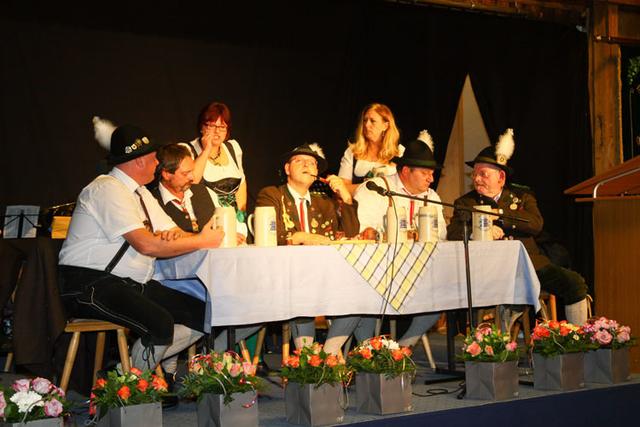 Nach dem gemeinsamen Abendessen wurde unsere Gründungsszene aufgeführt.