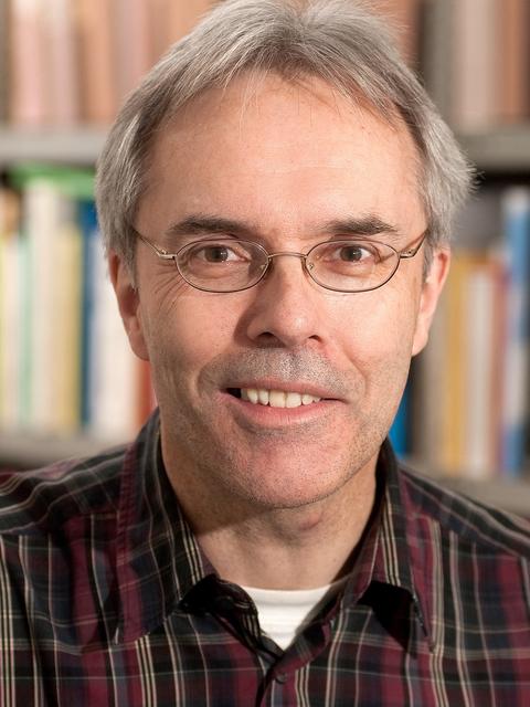 Andreas Sauer
•	1983 Abitur in Pfaffenhofen
•	Studium der Geschichte und Volkskunde in München
•	Arbeit an Universitäten, bei den Münchner Staatsarchiven und im Stadtarchiv Pfaffenhofen
Für Andreas Sauer ist Pfaffenhofen vor allem aus historischer Sicht betrachtet eine Stadt mit Charakter. Gerade der Hauptplatz gefällt dem Historiker gut. “Hier findet man noch eine Mischung aus erhaltenen Bürger-, Kaufmanns- und Brauereigebäuden, sowie kleine verwinkelte Straßen."