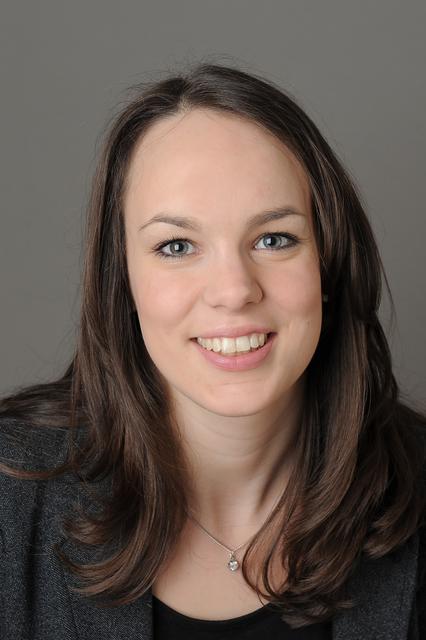 Nathalie Buska
•	Abitur am Schyren-Gymnasium
•	Studium der Anglistik, Amerikanistik, Germanistik und Geschichte (Magister und Lehramt Realschule) an der Universität Augsburg
•	Auslandaufenthalt an der Queen Mary University of London
Die gebürtige Pfaffenhofenerin Nathalie Buska ist sehr heimatverbunden. Trotz längerer Auslandsaufenthalte in London, Kalifornien und einem Lehramtstudiums in Augsburg zog es sie immer wieder zurück in den Landkreis Pfaffenhofen.