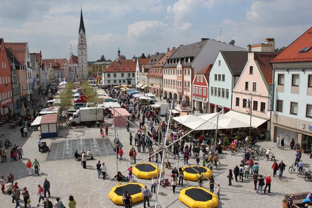 Dult auf dem Hauptplatz