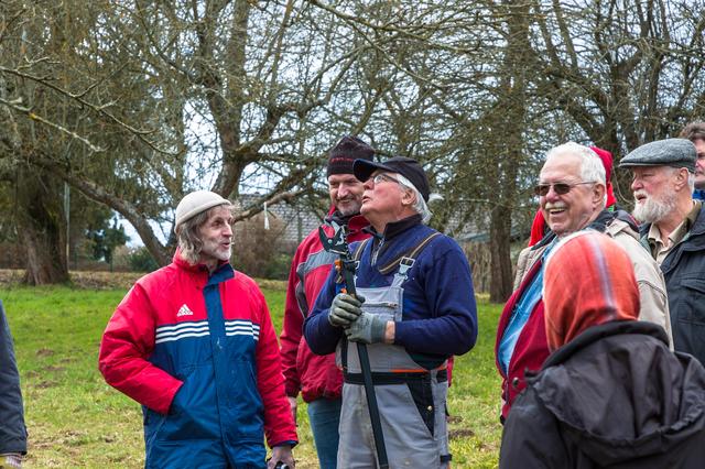 22.02.2014: InterKulturGarten Pfaffenhofen an der Ilm: Baumschnittkurs mit Klaus Mächler vom Obst- und Gartenbauverein. Fachsimpeln