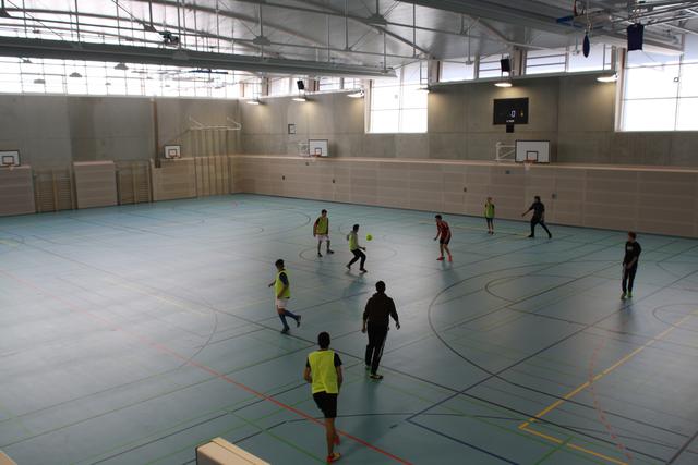 Die erste Sportstunde in der neuen Dreifachturnhalle absolvierten jetzt einige Schüler der Mittelschule.
