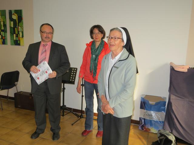 2. Bürgermeister Reder, 1. Vorsitzende Kornelia Walter und Sr. Falvia