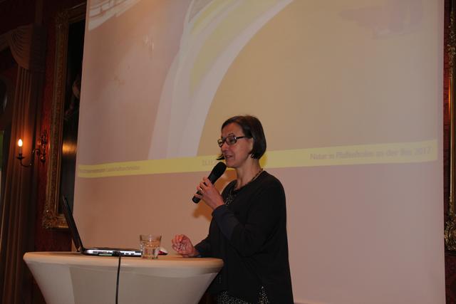 Landschaftsarchitektin Barbara Hutter bei ihrer Präsentation der Planung.