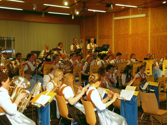 Die Musikerinnen und Musiker der Stadtkapelle