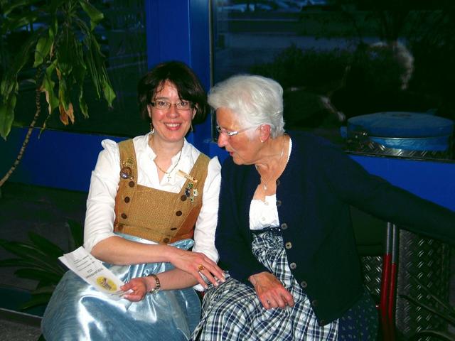 Die Vorsitzende Kornelia Walter und Ehrenmitglied Heidi Schätz