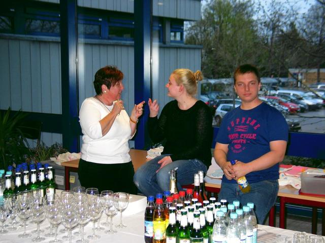 das Getränketeam in regem Gespräch