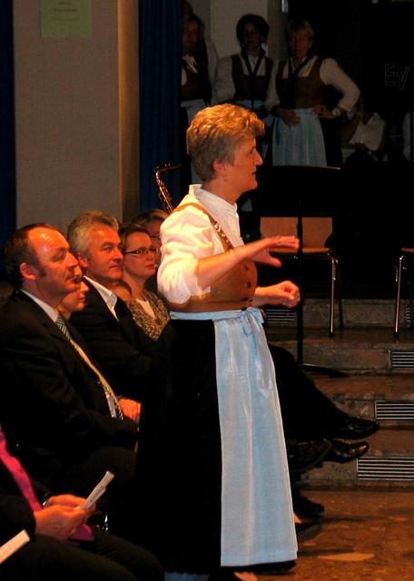 Stabführerin Angela Huber beim Dirigat von Spring Time jump