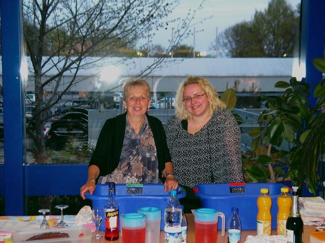 das Getränketeam bei der Vorbereitung zur Pause