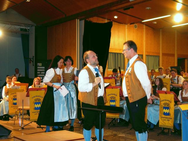 Ehrung von Manfred Leopold für 15 Jahre Dirigent von Stadtkapelle und Spielmannszug