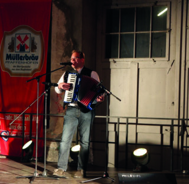 Martin Kraft alias „Powerziach“ setzte mit seinem Akkordeon einen musikalischen Akzent beim Gstanzl RMX.