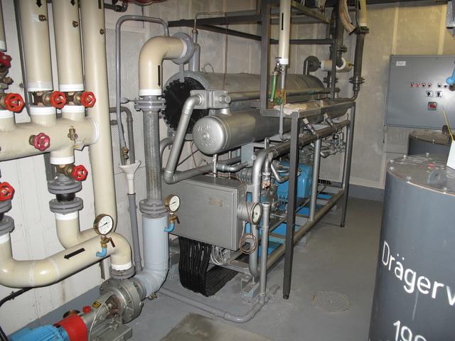 Mit einem aufwendigen Leitungssystem wurden im Belüftungs- und Kühlraum (Raum 24) die Luftverhältnisse in der gesamten unterirdischen Fernmeldeanlage gesteuert und überwacht (2014).