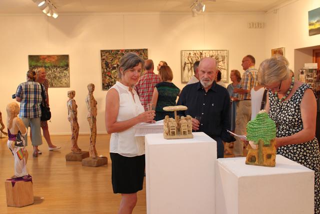 Die Vernissage der Hallertauer Künstler war im vergangenen Jahr sehr gut besucht. Heuer wird die Ausstellung am 1. August um 19.30 Uhr in der Städtischen Galerie eröffnet.