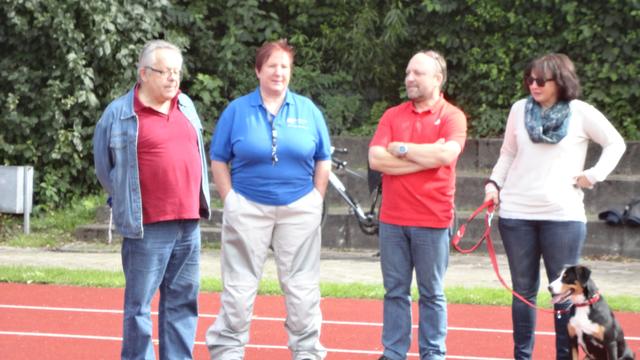 am Rande des Spielfelds wurde auch fachgesimpelt