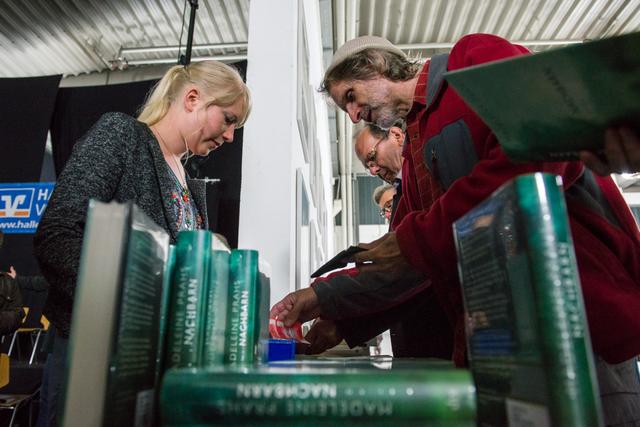 Büchertisch (c) Franz Hollweck