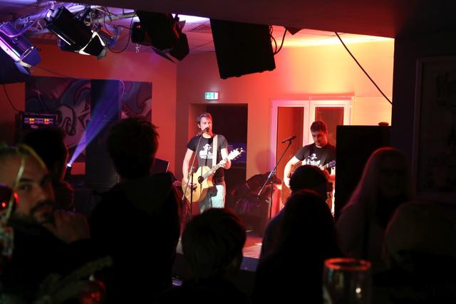 Die Münchner „Zwoa Bier“ waren genau die Richtigen an diesem Abend und sorgten für eine super Stimmung im JUZ
