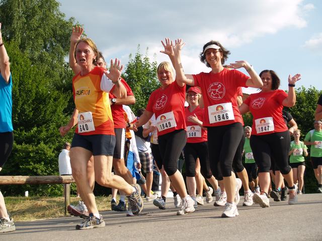 Laufkursteilnehmer in Aktion: LAUF10!-Abschlusslauf in Wolnzach