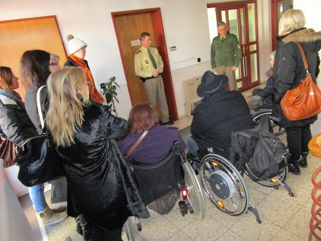 26.02.15: Arbeitskreis Inklusion Pfaffenhofen an der Ilm auf Tour: Polizeiinspektion Geisenfeld: Barrierefreie Gesprächsrunde.