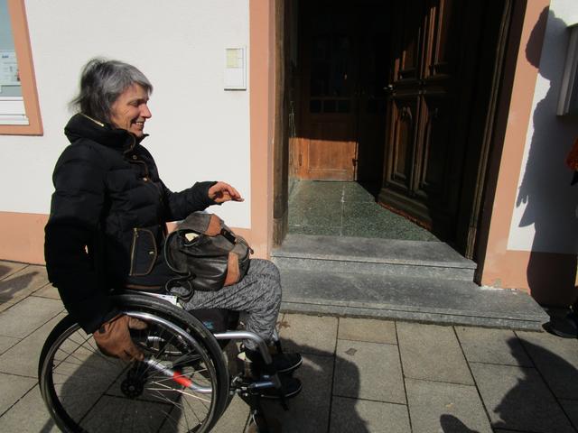 26.02.15: Arbeitskreis Inklusion Pfaffenhofen an der Ilm auf Tour: Gasthaus Glas in Geisenfeld: Leider kein rollstuhlgerechter Zugang in die Gaststätte!