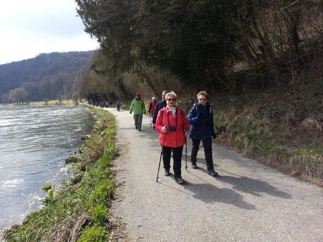 Wieder am Ufer unten, und es lachte sogar die Sonne!