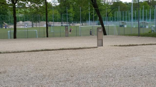 Für die Stromversorgung stehen drei Energiesäulen mit jeweils vier CEE-Anschlüssen zur Verfügung.