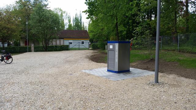 An der SANI-Station kann Frischwasser getankt und Abwasser entsorgt werden.