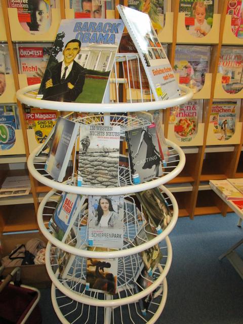 Am Dienstag, den 05. Mai 2015 war der Aktions-Tag in Pfaffenhofen. 
Das ist ein Tag zur Gleich-Stellung von Menschen mit Behinderung.                                                                                     Das ist ein Bild aus der Kreis-Bücherei.