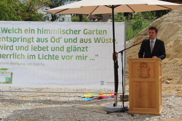 Bürgermeister Thomas Herker bei der Begrüßung