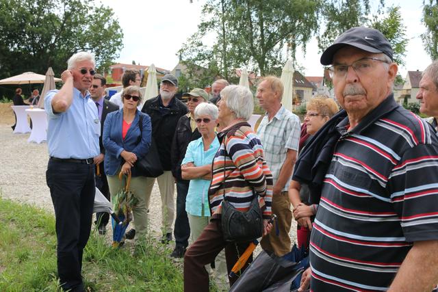 Baustellenführung mit Natur in Pfaffenhofen-Geschäftsführer Walter Karl (links) | Foto: Karl J. Ebensberger
