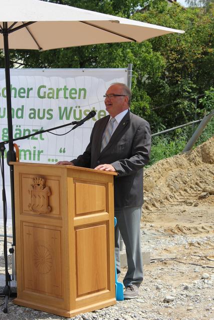 Roland Albert, Vorsitzender der Gesellschaft zur Förderung der bayerischen Landesgartenschauen mbH bei seinem Grußwort
