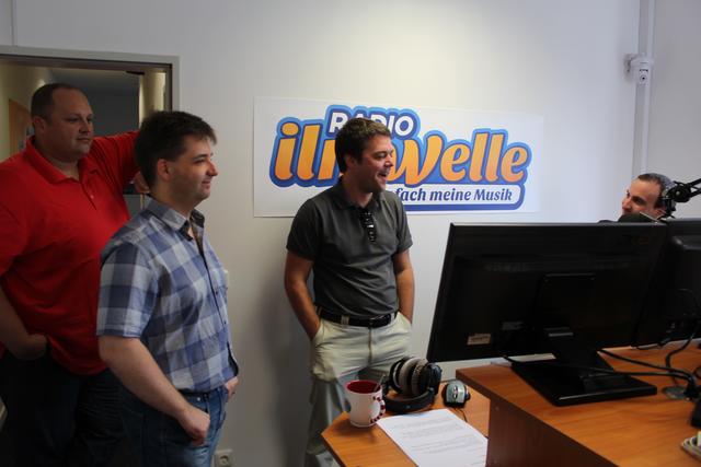 Die "Ilmwelle"-Chefs Jürgen Kavrailoglu und Andreas Breitner, Bürgermeister Thomas Herker und der "Ilmwelle"-Moderator Daniel Mayr (von links nach rechts)