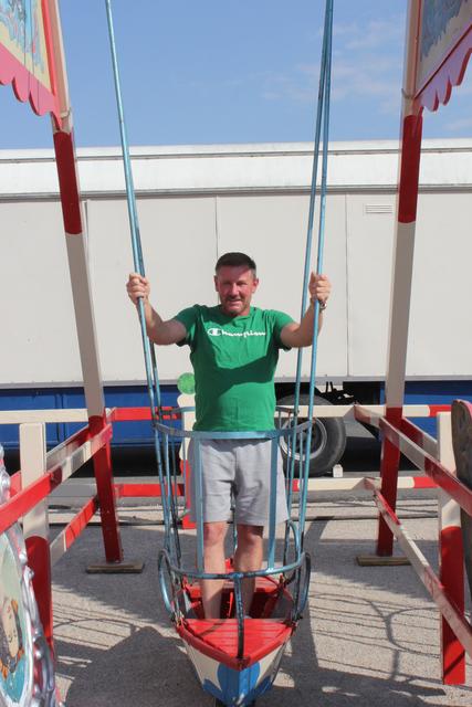 Stefan Ringer in seiner Schiffschaukel
