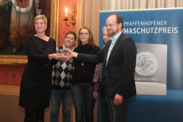 Den Publikumspreis überreichte Andreas Herschmann an das Team der Kleiderkammer.